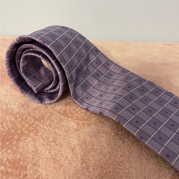 Geoffrey Beene Lavender Geometric Men's Tie - Picture 3 of 8